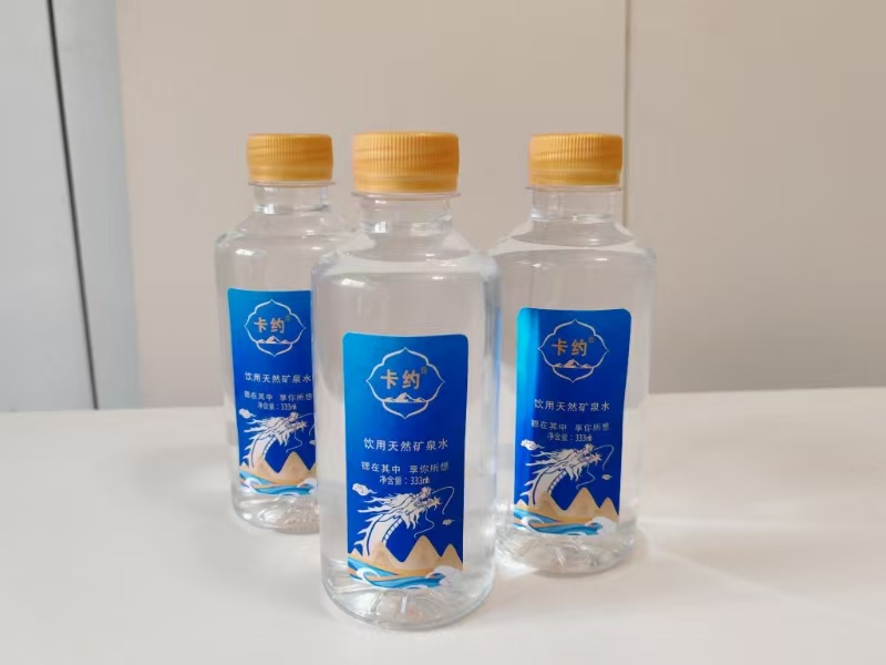 卡约矿泉水 产品实拍